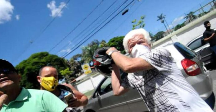 Casos de agressões contra jornalistas em manifestações contra o distanciamento social ocorreram em diferentes partes do país