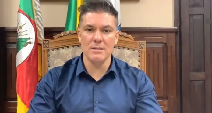 Prefeito de Bagé (RS) revela identidade visual de Giovani Grizotti, o Repórter Sem Rosto