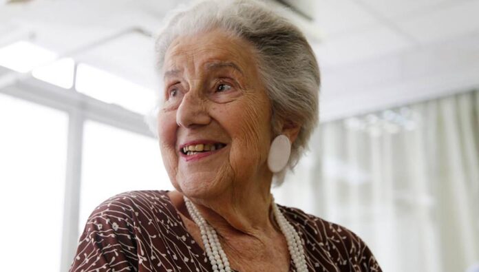 Rosy de Sá Cardoso, primeira mulher a obter registro profissional de jornalista no Paraná, morreu aos 95 anos na madrugada de quinta-feira.