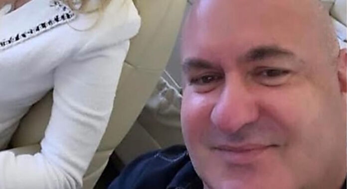 O empresário Alexandre Pantazis ameaçou publicamente Lilian Tahan, diretora executiva do site Metrópoles, e dois repórteres do veículo.