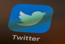 Justiça determina que Twitter apague publicação de Glenn Greenwald A justiça do Paraná determinou que o Twitter apagasse uma publicação feita por Glenn Greenwald, em que chamava Sérgio Moro de corrupto.