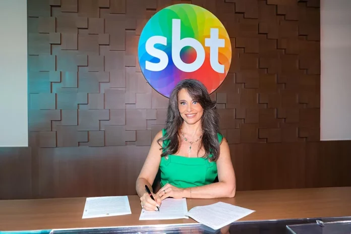 Carla Vilhena assina com o SBT