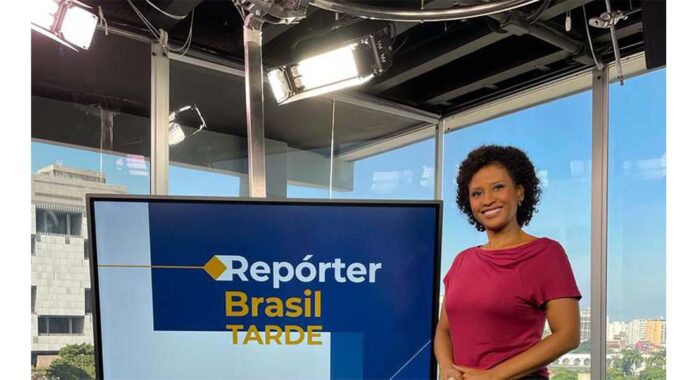 Eliane Benício assumiu em 4/4 a apresentação do Repórter Brasil Tarde, telejornal da TV Brasil que vai ao ar de segunda a sexta, às 12h15.