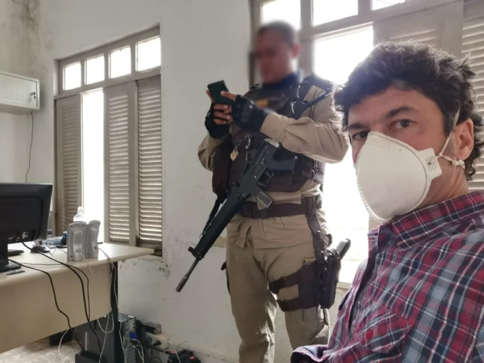 Equipe da Repórter Brasil é surpreendida por policiais em sede de mineradora inglesa