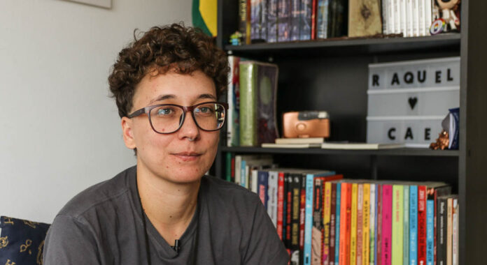 Caê Vasconcelos Caê Vasconcelos despediu-se da redação da ESPN Brasil e assumiu como repórter de segurança pública e direitos humanos no UOL Notícias.