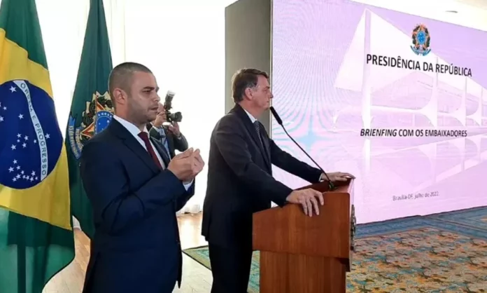 YouTube remove vídeo de reunião Bolsonaro com embaixadores