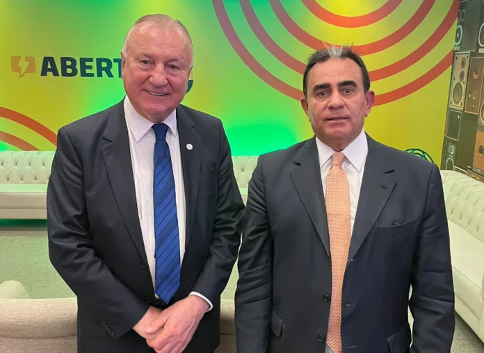 Flávio Lara Resende é reeleito presidente da Abert