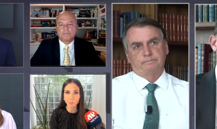 Bolsonaro ataca Amanda Klein após pergunta sobre imóveis em dinheiro vivo
