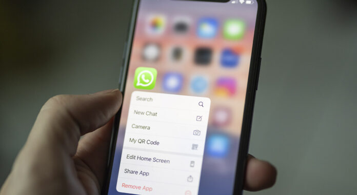 O WhatsApp liberou no Brasil a Função Comunidade, que permite envio de mensagens para até cinco mil pessoas simultaneamente.