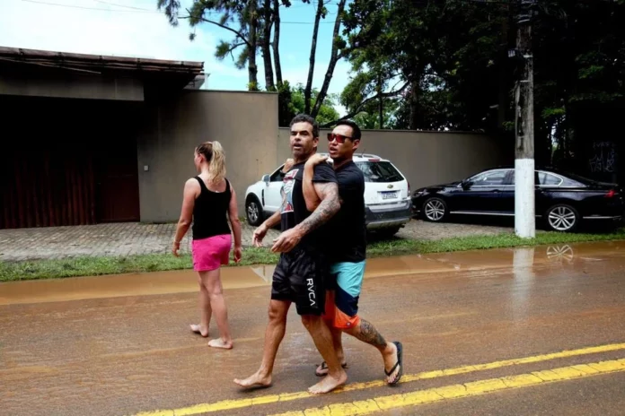 Repórteres do Estadão são agredidos durante cobertura da tragédia em São Sebastião