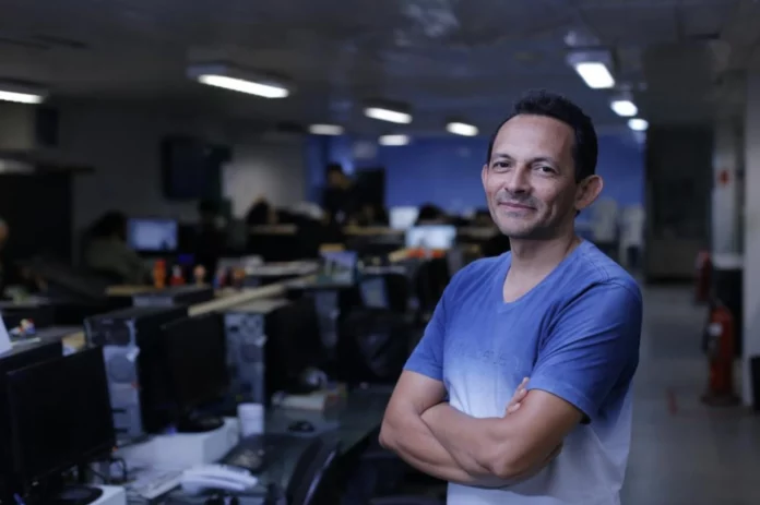 Demitri Túlio, de O Povo, sofre ataques de grupos religiosos após publicação de crônica