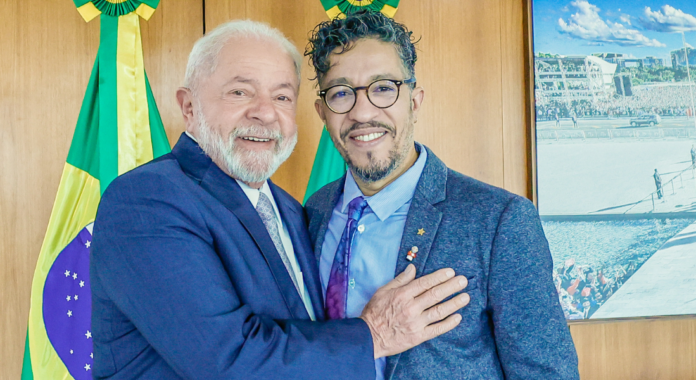 Governo Lula deixa na “geladeira” plano de Jean Wyllys na comunicação