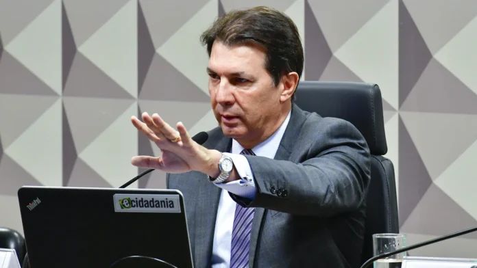 Presidente da CPMI do 8 de janeiro assina ato que censura jornalistas