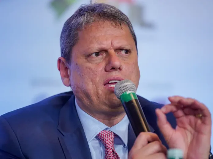 Promotor pede arquivamento contra Tarcísio de Freitas e investigação de jornalistas