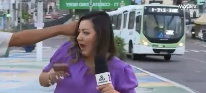 Repórter Naíne Carvalho leva soco ao vivo de homem na rua