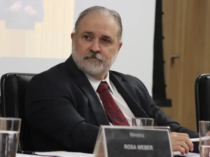 Organizações criticam nova tentativa de Augusto Aras de condenar André Barrocal