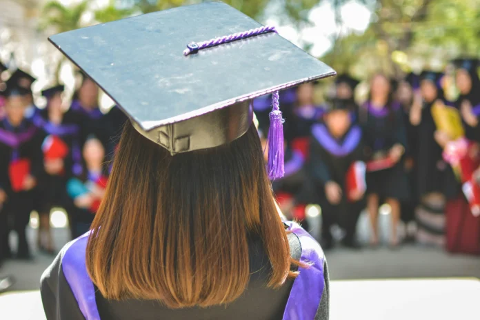 Estudo revela que mais de 40% dos graduados em Jornalismo não atuam na área
