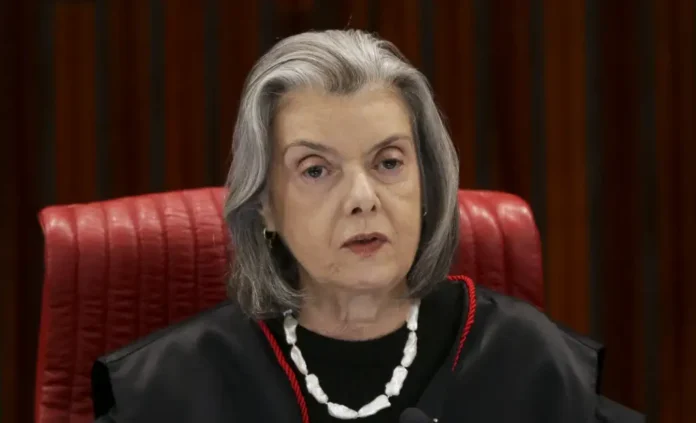 Não há eleições democráticas sem imprensa livre, afirma ministra Cármen Lúcia