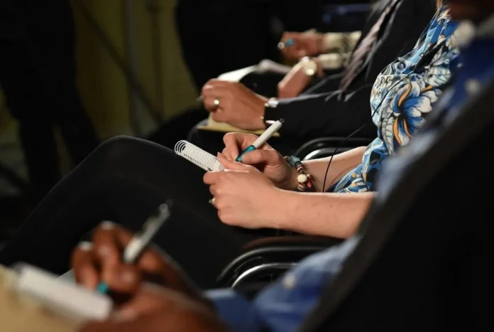 Relevância, dados e personalização: pesquisa revela o que jornalistas esperam dos assessores de imprensa