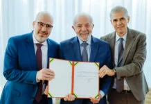 André Basbaum é nomeado presidente da EBC André Basbaum (esq.), Lula e Sidônio Palmeira (Crédito: Ricardo Stuckert/PR)