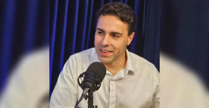 Rafael Colombo apresentará o Conexão GloboNews, no lugar de Daniela Lima