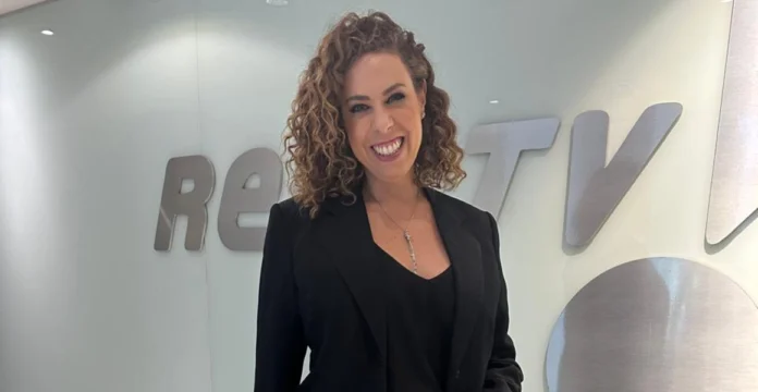Fabíola Cidral assina com a RedeTV
