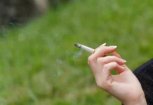 Pedro Nakamura, de O Joio e O Trigo, é novamente hostilizado por representantes da indústria do cigarro Pedro Nakamura, de O Joio e O Trigo, é novamente hostilizado por representantes da indústria do cigarro